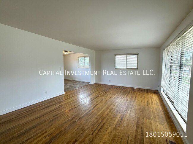 Building Photo - 1047 E 5235 S