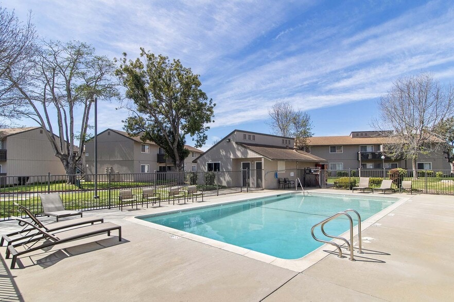 Building Photo - Pointe at Northridge