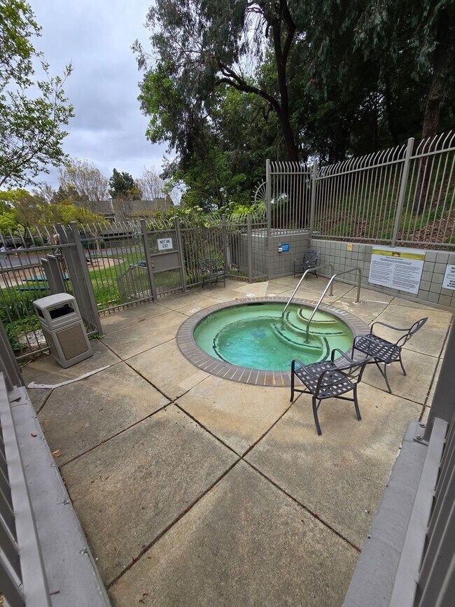 Building Photo - Remodeled Lower Level Condo in Oakland, CA...