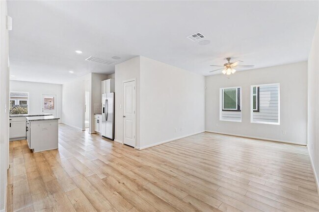 Building Photo - 316 LT Rusty Dr