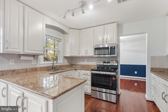 Building Photo - 2621 John Milton Dr