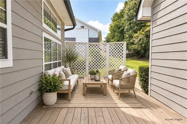 Building Photo - 10950 Pinehigh Dr
