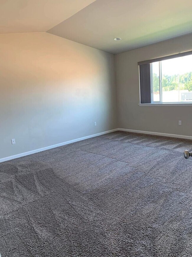 Building Photo - Spacious 4-Bedroom Corner Lot Home with Bonus Room, A/C & Updated Kitchen