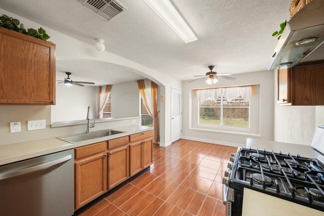 Building Photo - 10506 Linsley Lane