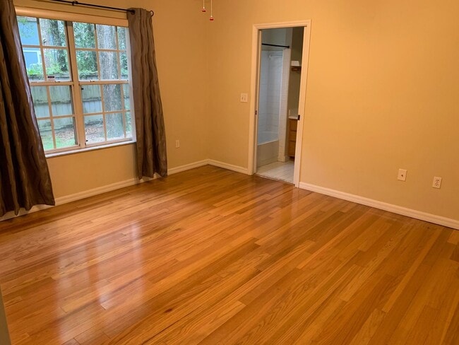 Building Photo - Sutherland Crossing