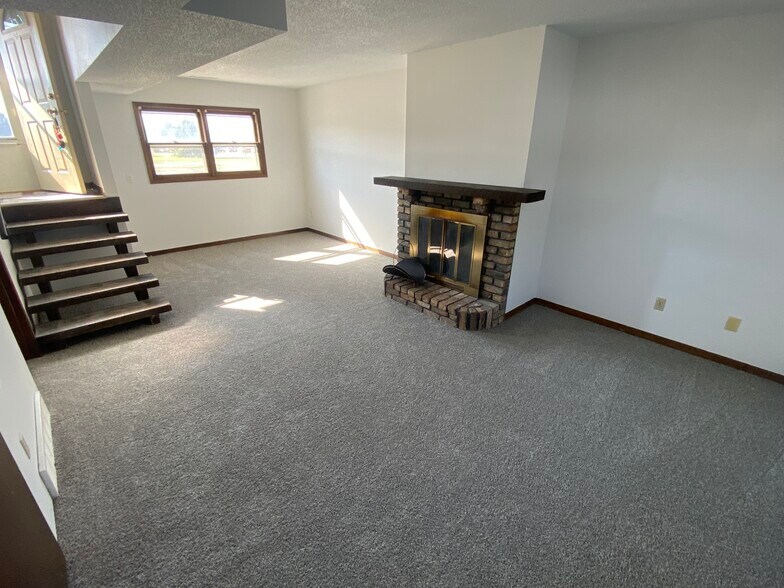 Building Photo - 512 SE Magazine Rd