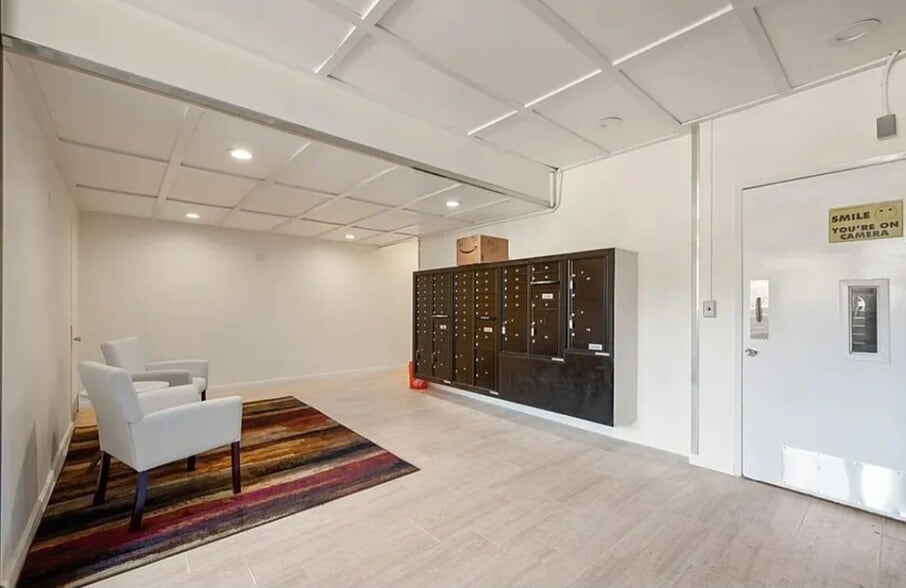 Building Photo - 120 Alamitos Ave