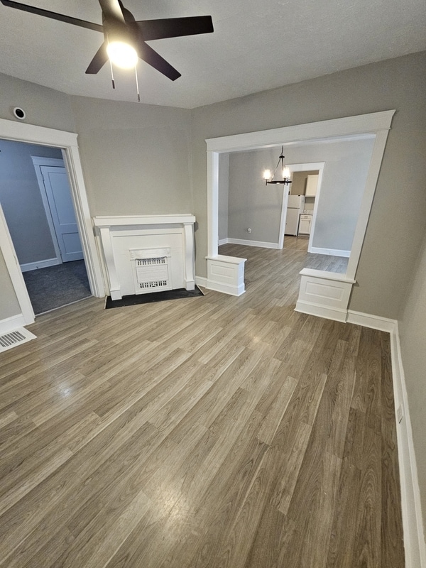 Building Photo - 2032 W 98th St