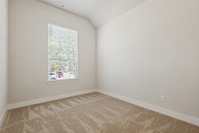 Building Photo - 1665 Sheldon Dr