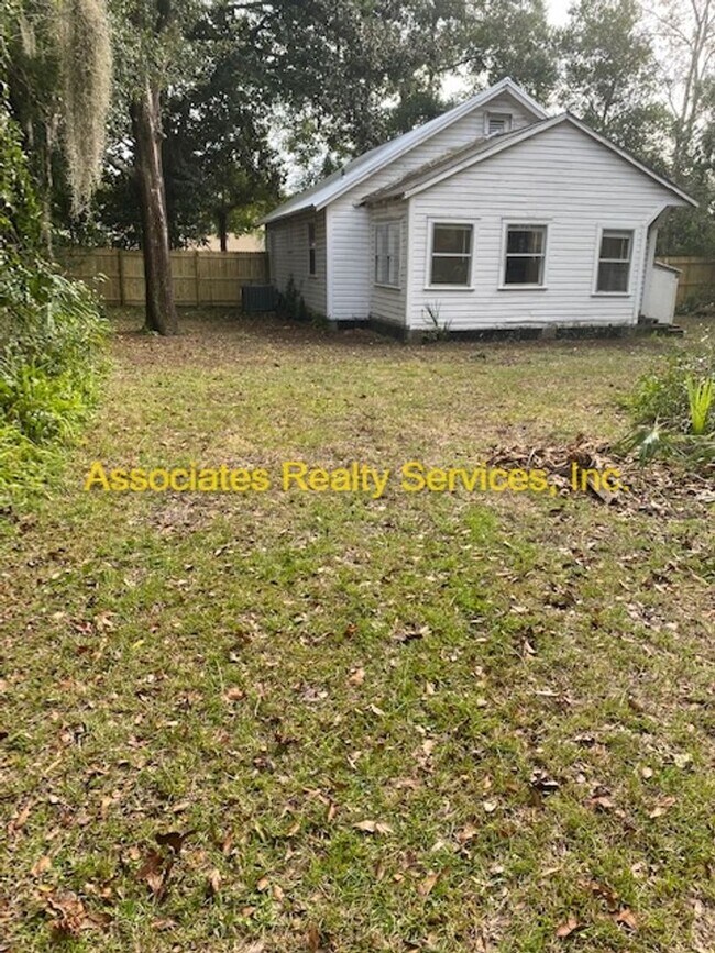 Building Photo - MOVE IN SPECIAL!!! 3 Bed/2 Bath Home in NW...