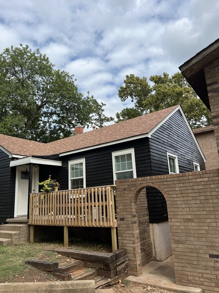 Building Photo - 221 N Duncan St