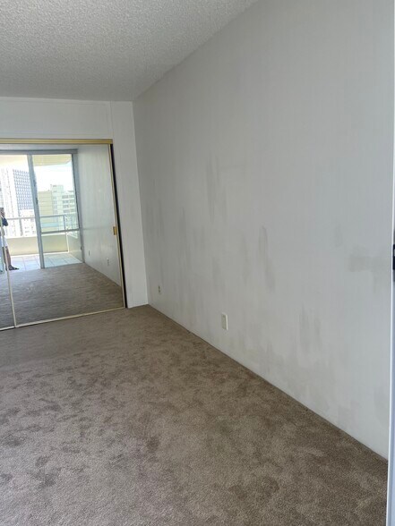 Building Photo - 2600 Pualani Way