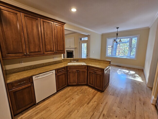 Building Photo - 120 Mossy Ln