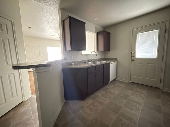 Building Photo - 2701 Vernice Loop