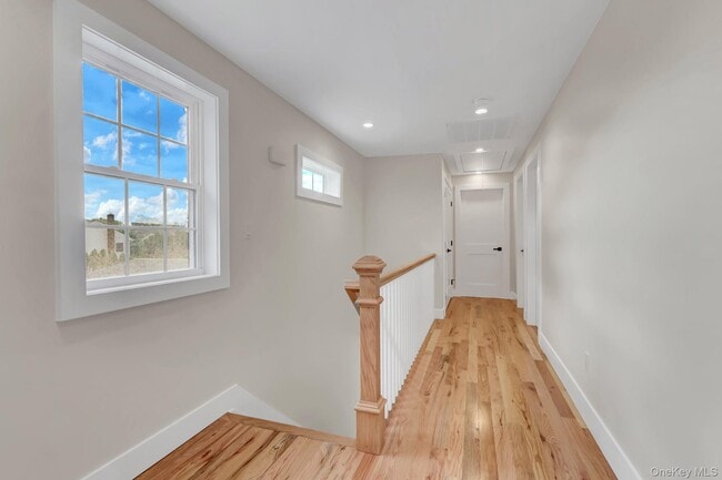 Building Photo - 25 Sunnybrook Dr E