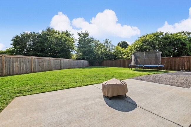 Building Photo - Beautifully Updated 3-Bedroom Home in Fairway Farms with Bonus Room & Fenced Backyard