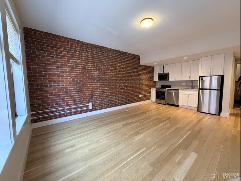 Building Photo - 9 Stearns Rd
