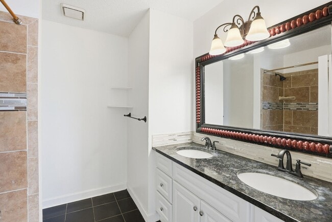 Building Photo - Ranch Style Home in Southside Savannah