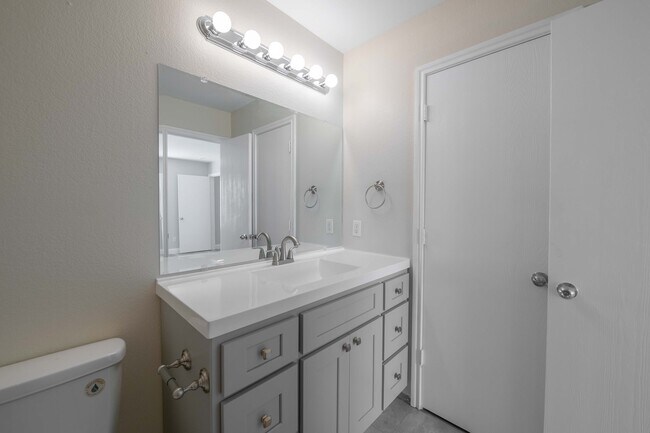 Building Photo - 529 W Metcalfe St