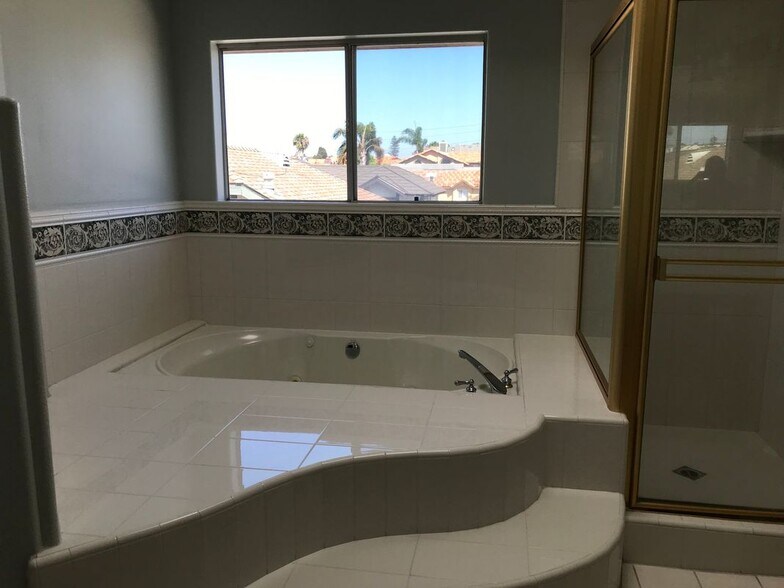 Building Photo - 1805 Harriman Ln