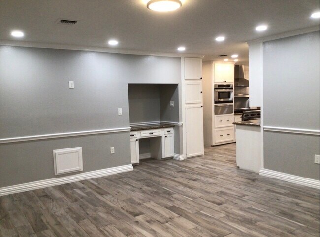 Building Photo - 15447 Avenue C