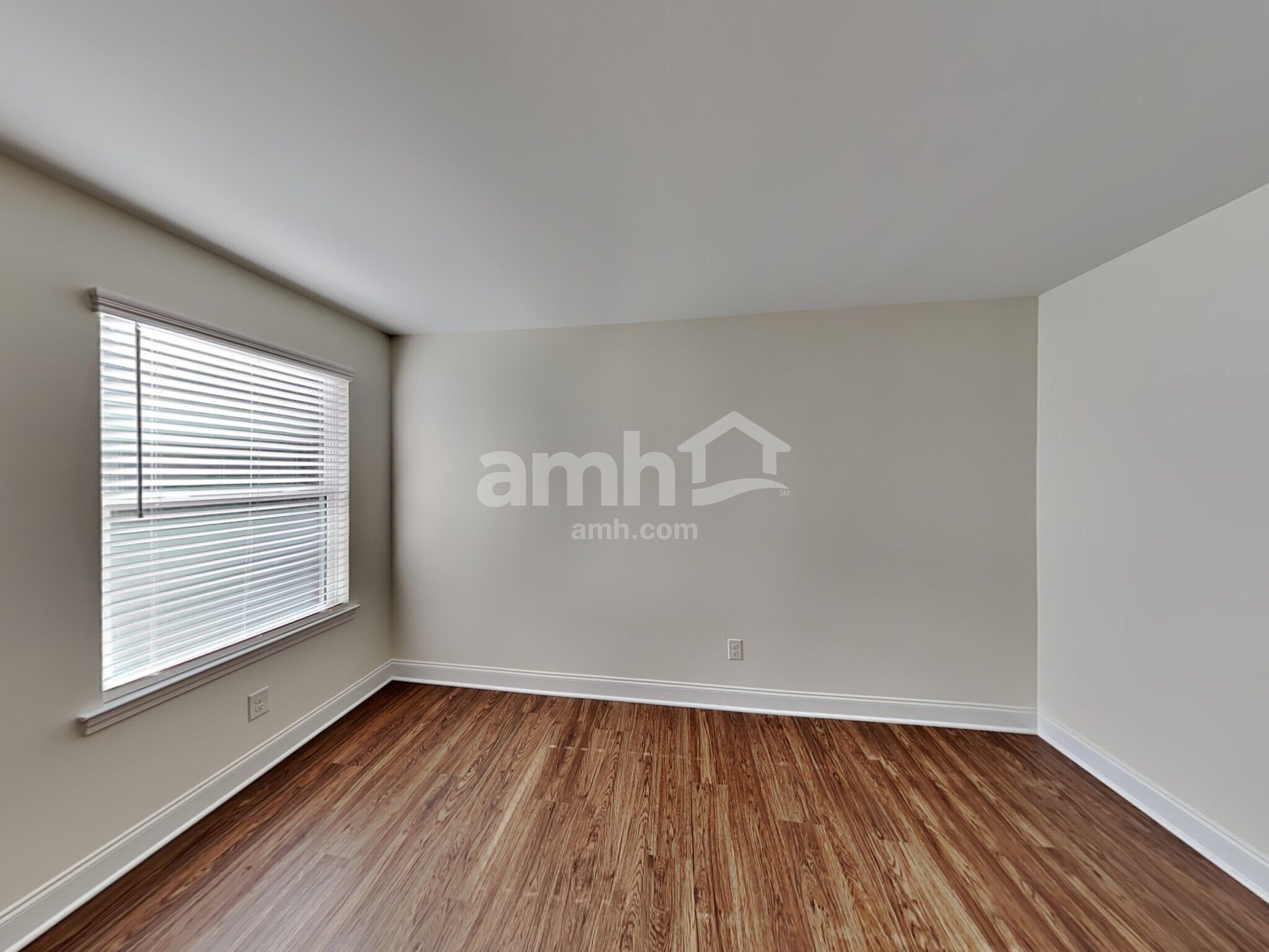 Building Photo - 440 Charity Ln