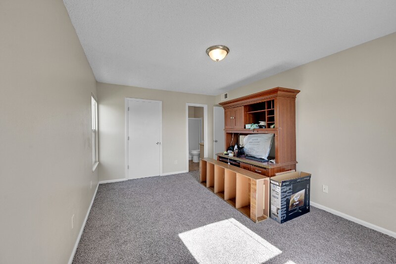 Building Photo - 539 Wright St