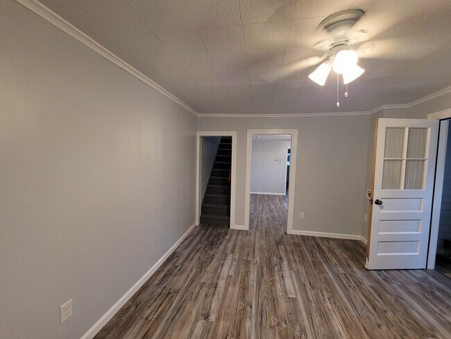 Building Photo - 21 Cook St