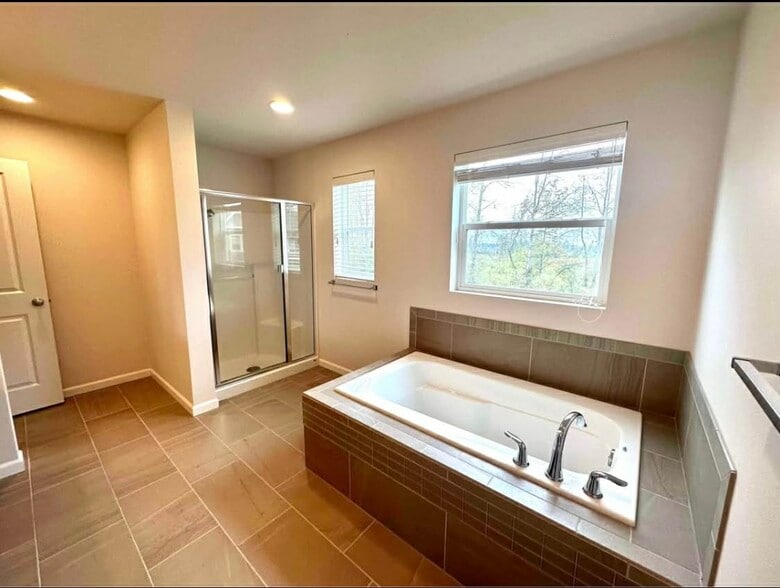 Building Photo - 3107 44th St SE