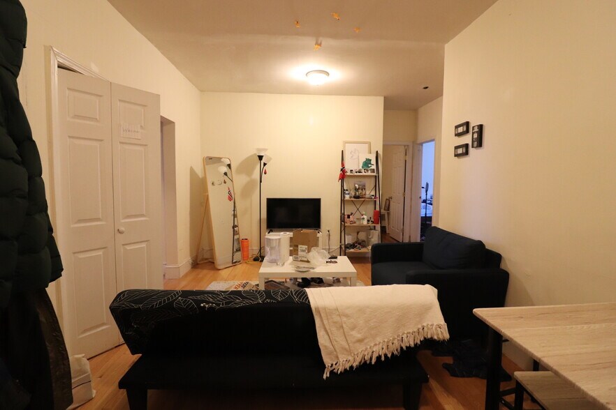 Building Photo - 62 Egmont St