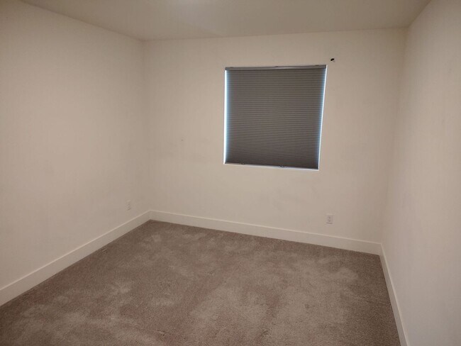 Building Photo - Spacious 5-Bedroom, 4-Bathroom House with Mother-in-Law Suite in SE Bakersfield