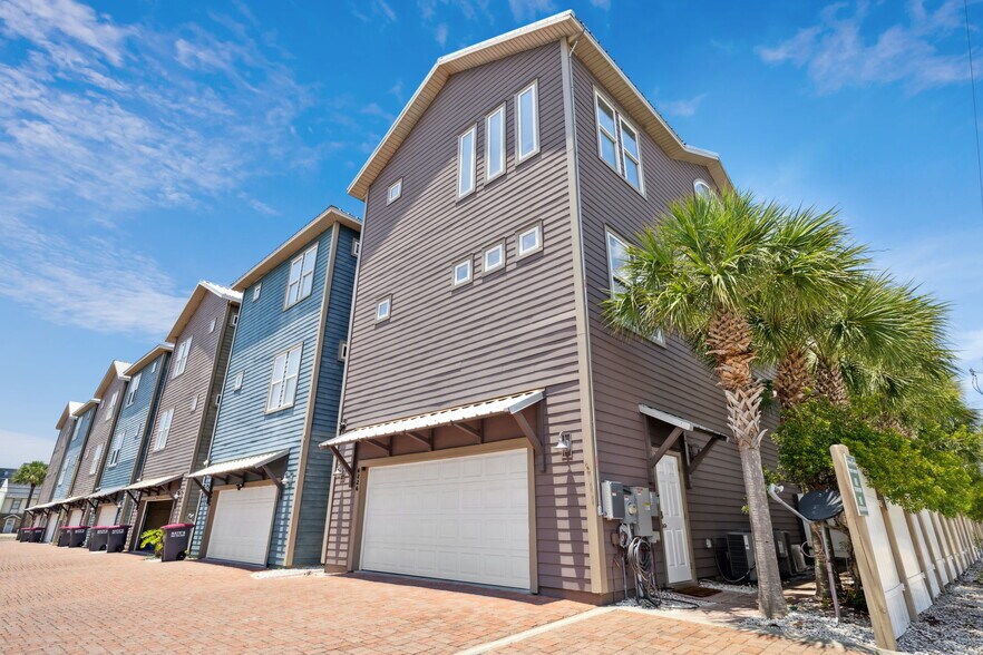 Building Photo - 6226 Thomas Dr