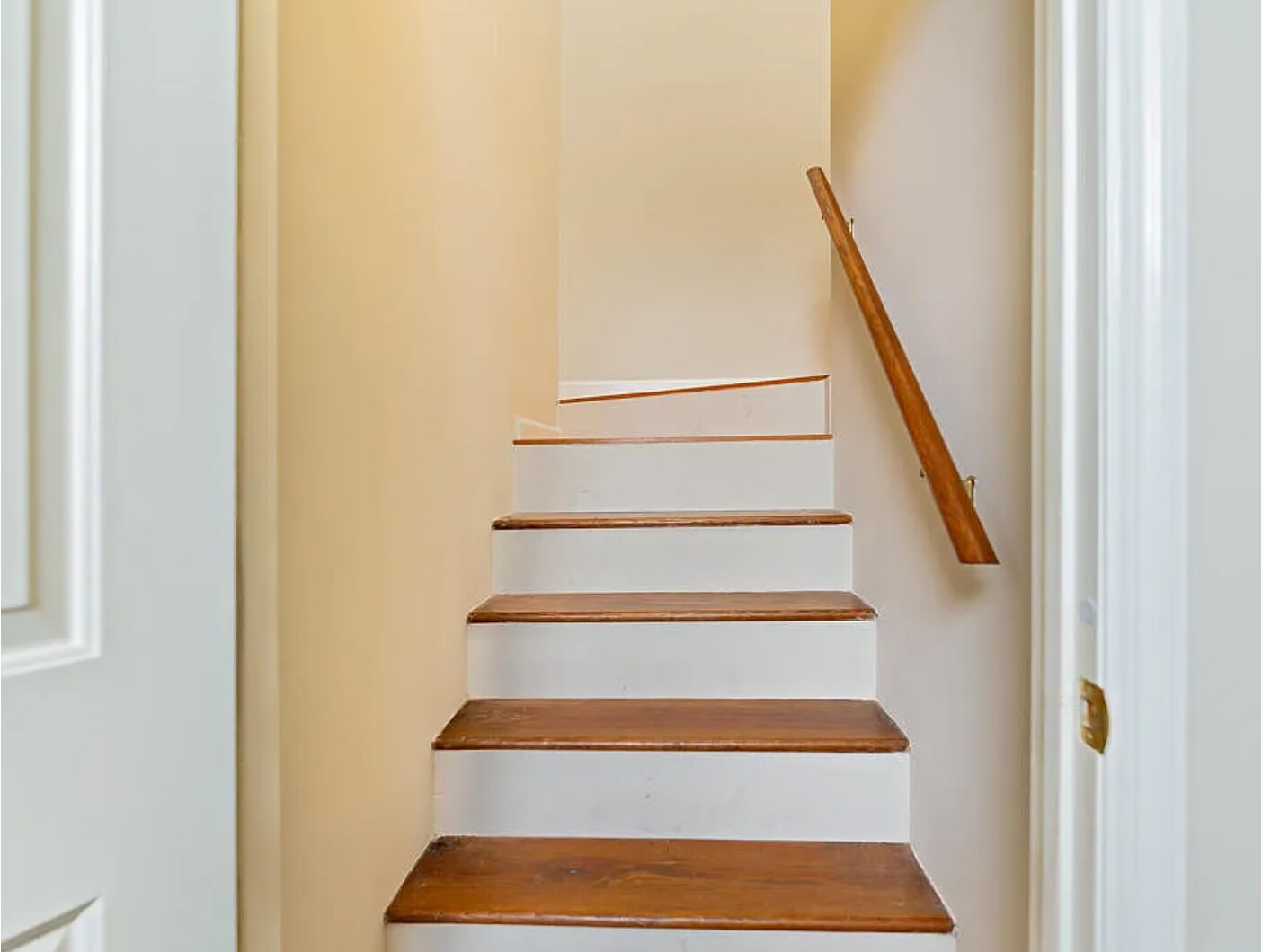 Upstairs - 490 Sheldon Rd