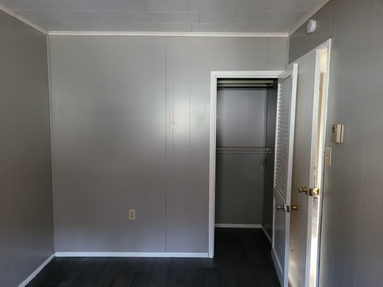 Building Photo - 511 W Centre St