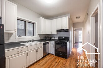 Building Photo - 842 N Wood St