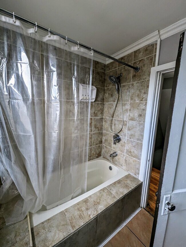 Building Photo - Updated 3 Bedroom in Dormont with AC and Fenced in Yard