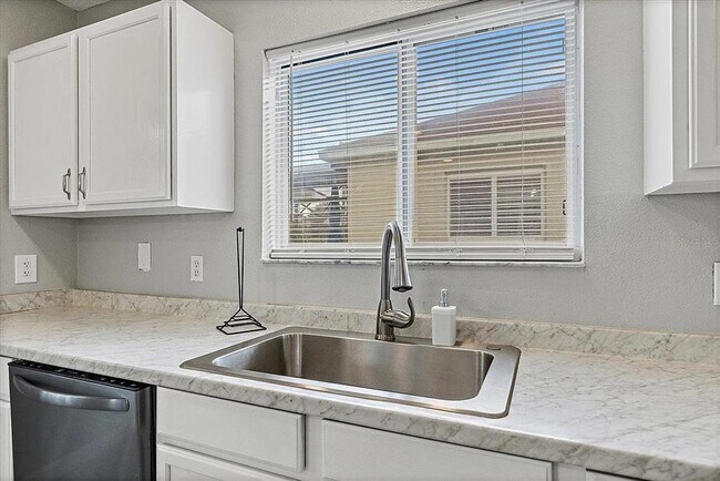 Building Photo - 326 Elderberry Dr