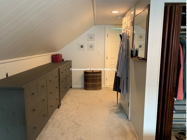 Building Photo - 53 Gale St