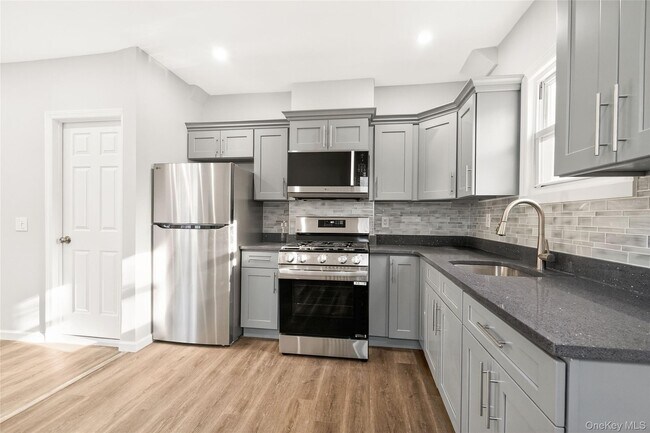 Building Photo - 21 Elysian Ave