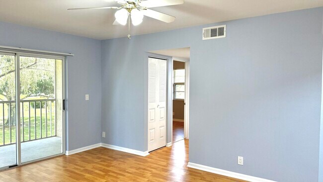 Building Photo - 1532 SE Royal Green Cir