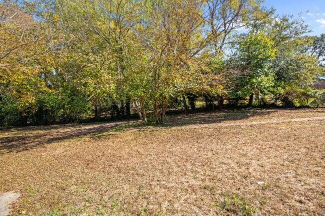 Building Photo - 4010 Emerald Lake Dr