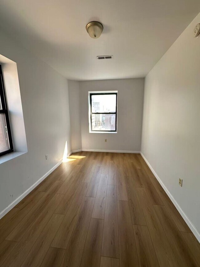 Building Photo - 1001 Arch St