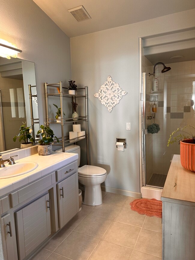 Building Photo - 2560 Juniper Ave