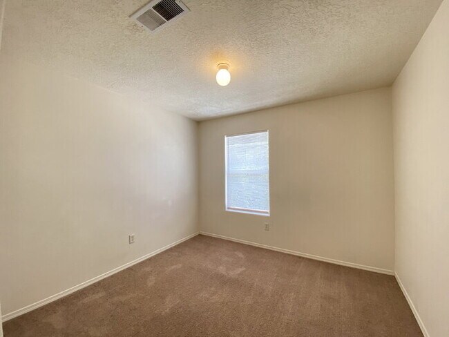 Building Photo - 2 STORY SW STYLE HOME W/LOFT