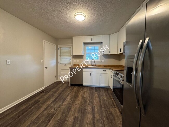 Building Photo - 3637 Missionaire Ave