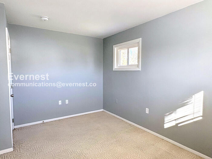 Building Photo - 123 Thomas Rd