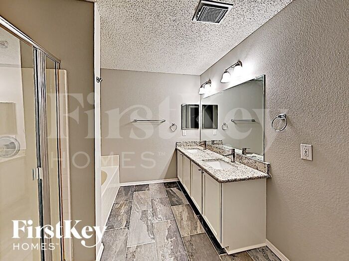Building Photo - 1001 Mazourka Dr