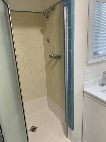 Free Standing Shower - 12634 Pacific Ave