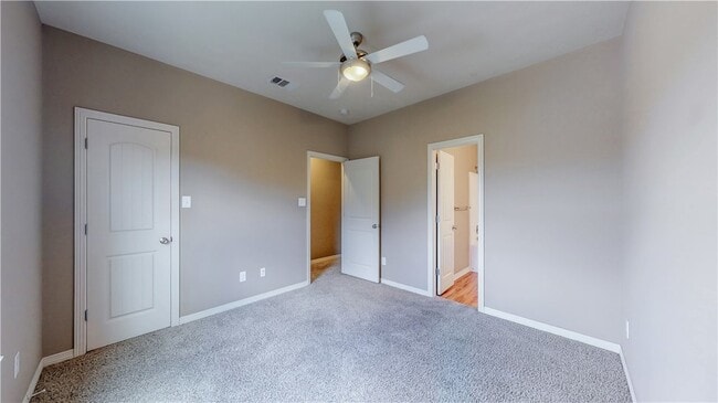 Building Photo - 2700 Horse Haven Ln