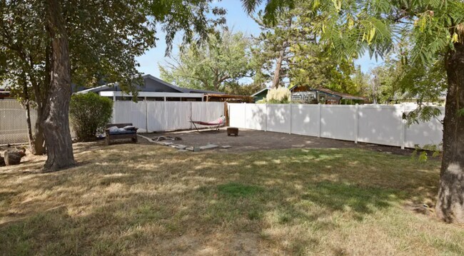 Building Photo - 990 Janes Rd